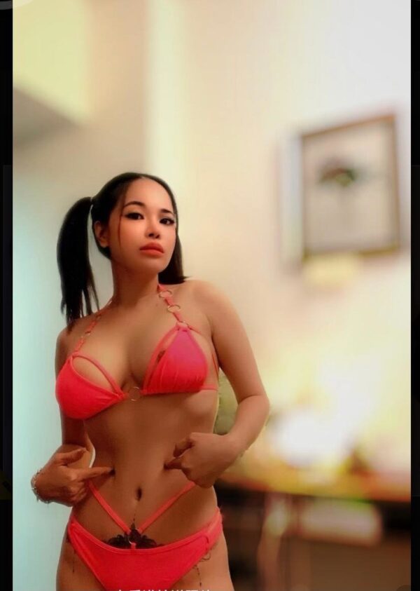 Yiyi – Canadian girl Jeddah - Image 4