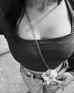 Neha ꧁☆cam & Real meet☆꧂ – Indian escort in Mumbai